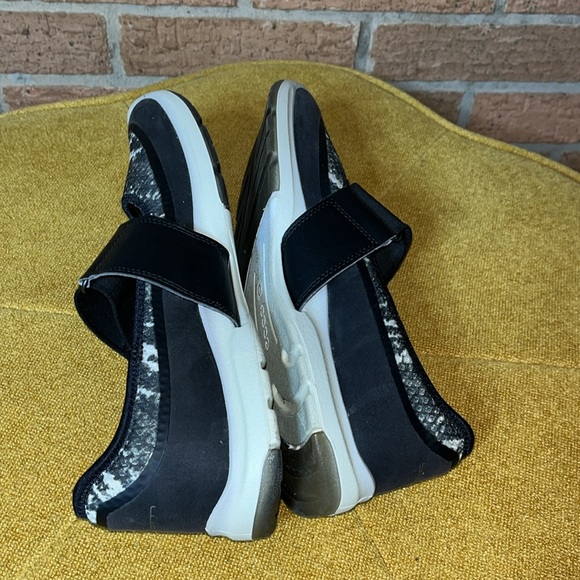 ✅ 3/$25 ECCO BIOM Amrap Light Mary Jane Black White marble - 39/8.5 - Picture 8 of 8